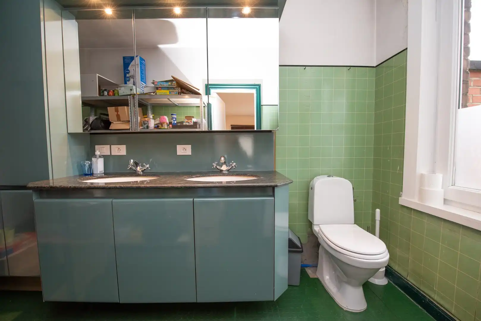 Ruime  en goed onderhouden woning met 3 slaapkamers op centrale ligging te Deerlijk. foto 12