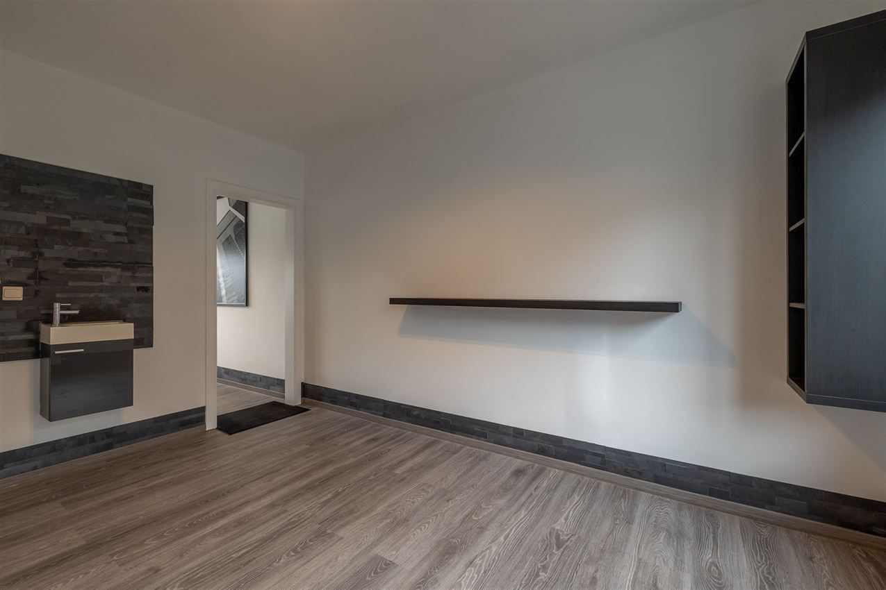 Stijlvol gerenoveerde stadswoning met 3 slk foto 17