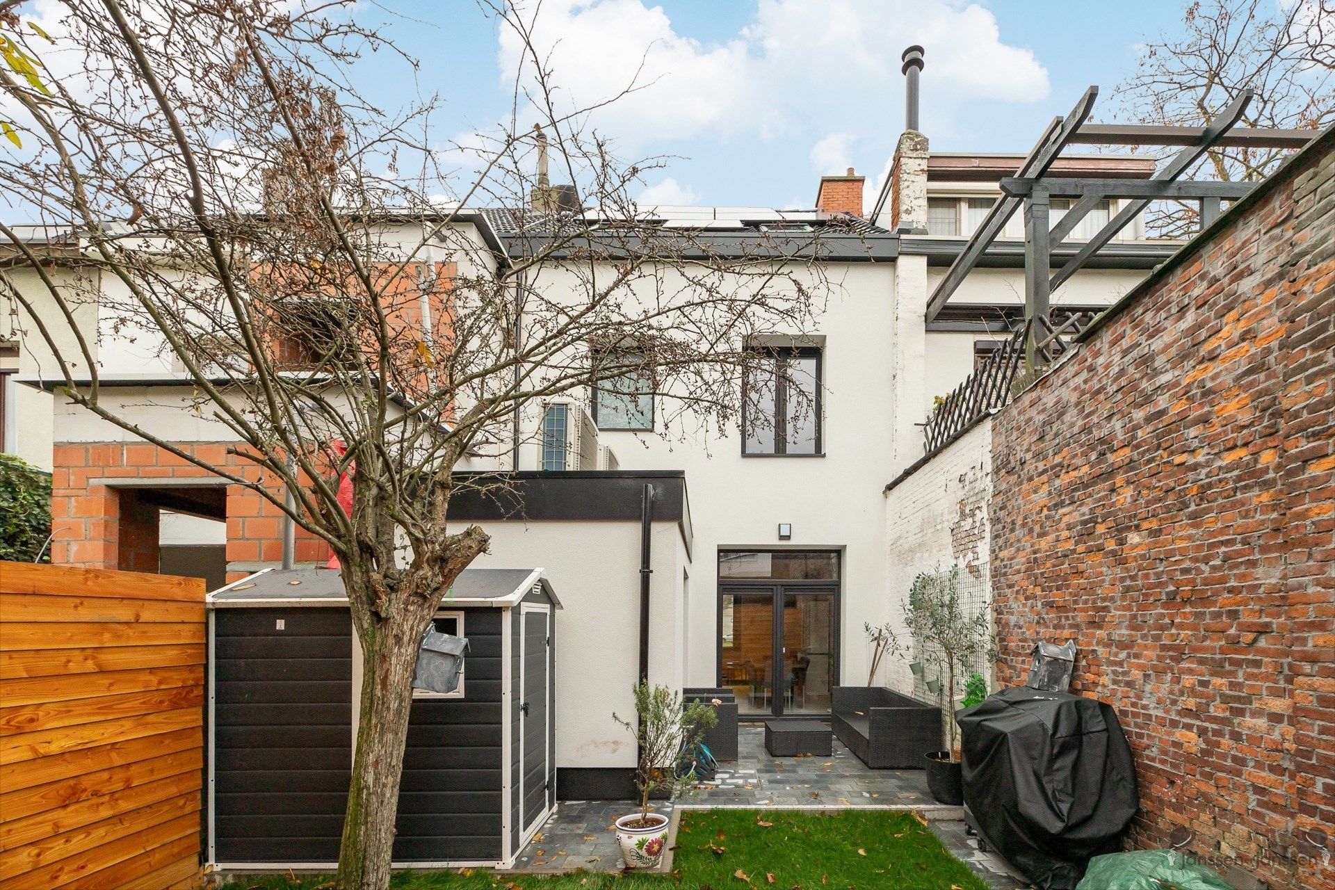 Mooi volledig gerenoveerd huis met EPC A aan groen plein foto 24