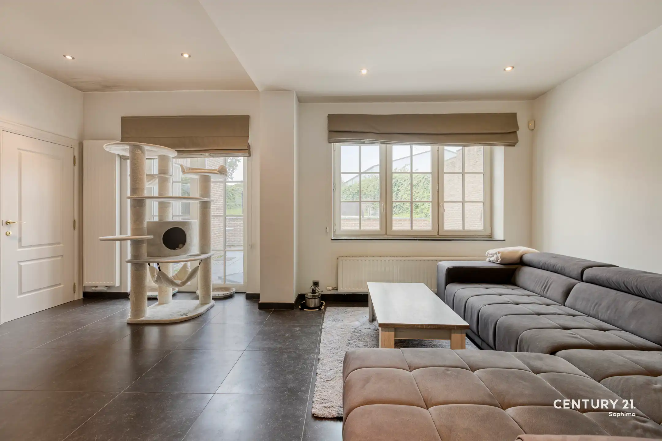 Instapklare woning met vier slaapkamers op perceel van 11a22 foto 4