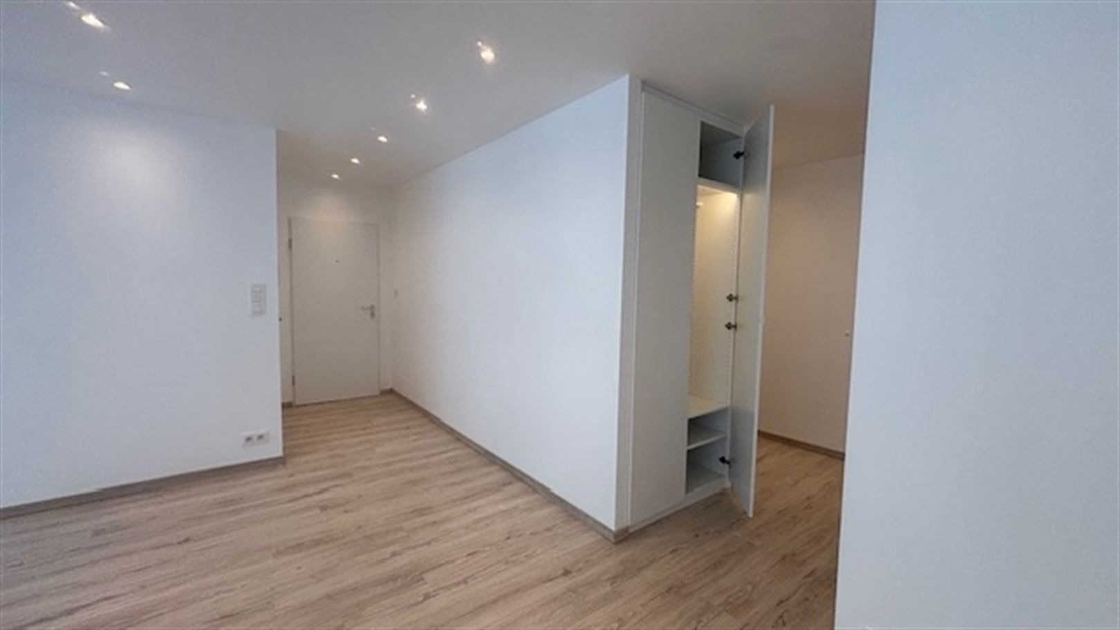 Gloednieuw gerenoveerd appartement in centrum Antwerpen foto 2