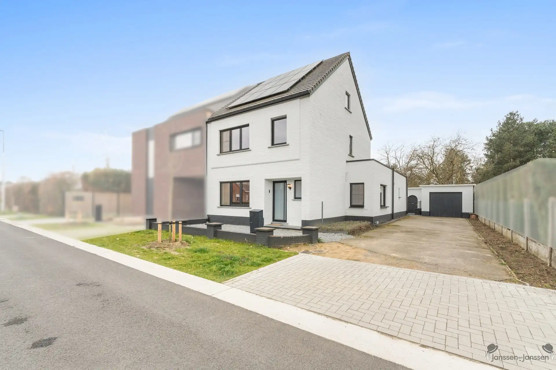 Gerenoveerde woning met 3 slaapkamers te Tessenderlo foto {{pictureIndex}}