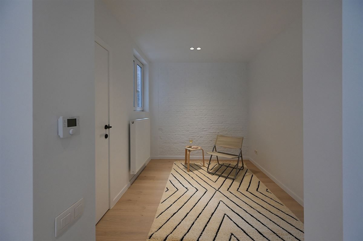 Volledig gerenoveerde opbrengsteigendom met 2 vergunde duplex-appartementen  foto 14