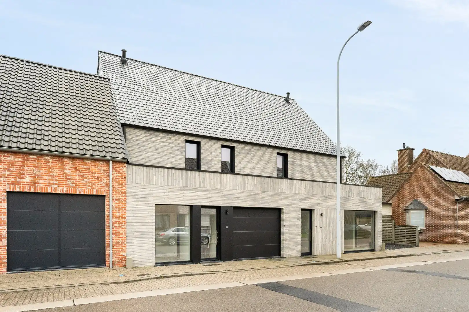 Nieuwbouwwoning met 3 slaapkamers en grote zolder, garage en tuin in Ooigem foto {{pictureIndex}}