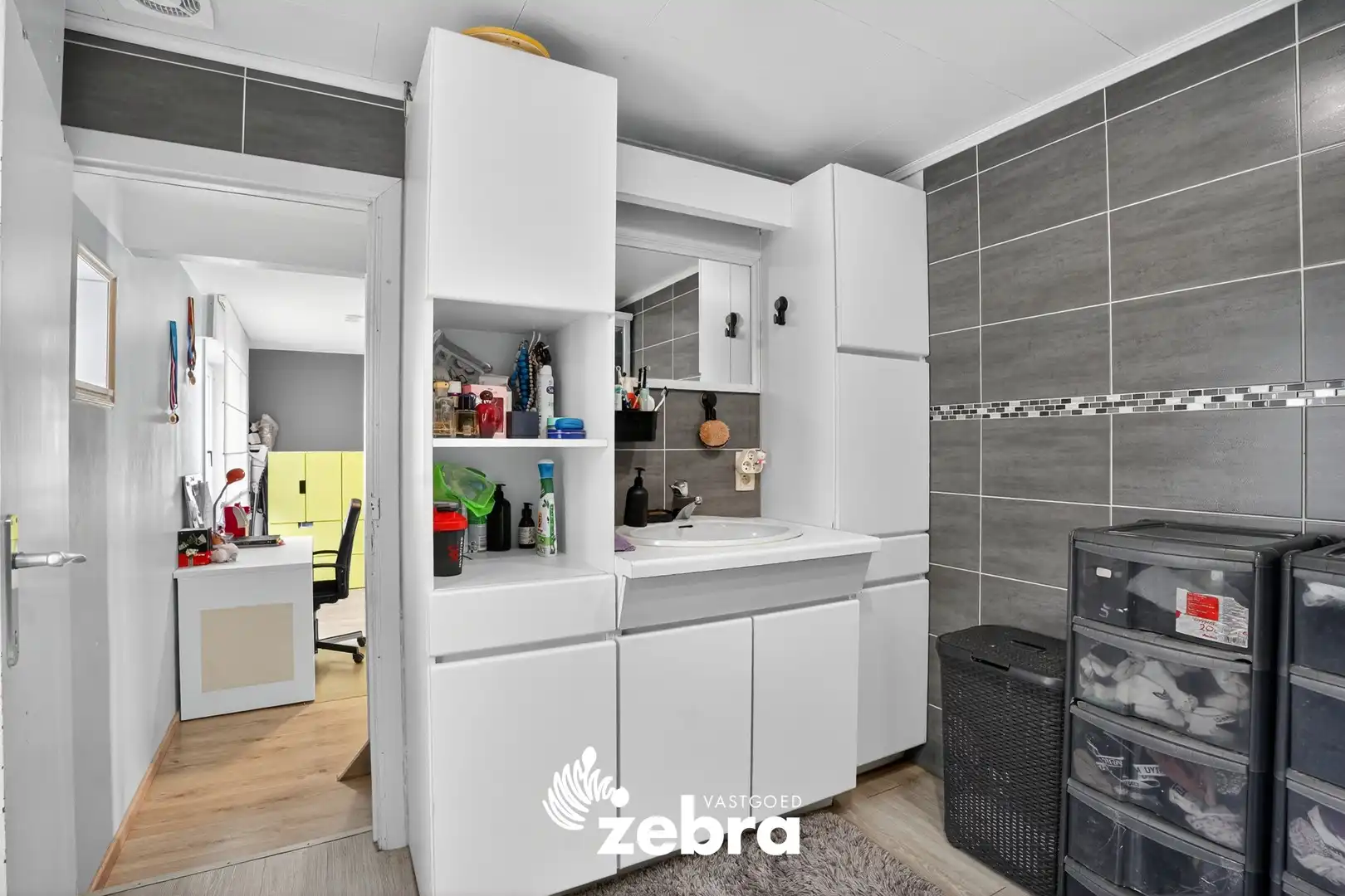 Ruime, instapklare woning met 5 slaapkamers en dubbele garage te Koolskamp! foto 11