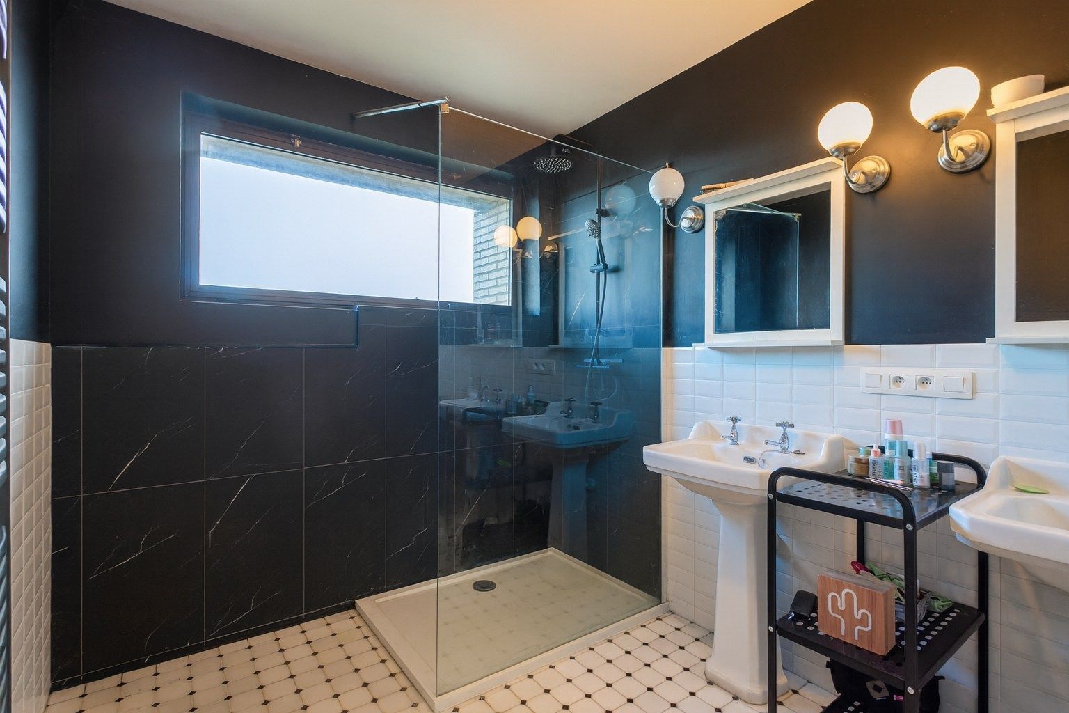 Solide woning met 6 slaapkamers, tuin en garage  foto 18