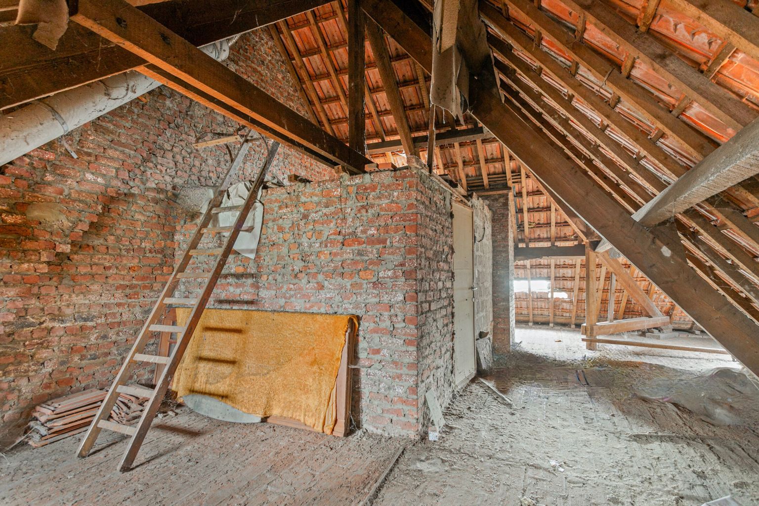 DEGELIJKE,  TE RENOVEREN WONING MET TUIN IN VERTRIJK  foto 22