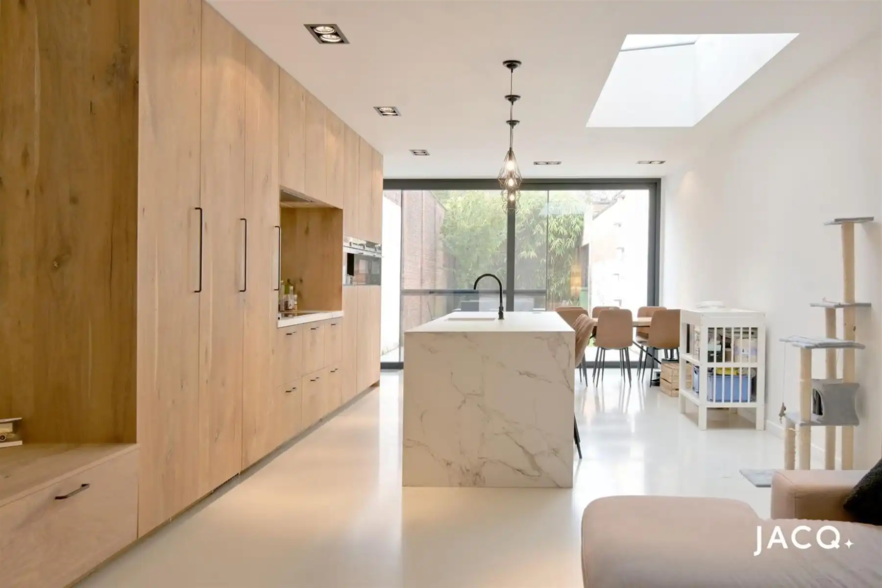 Karaktervolle, volledig gerenoveerde woning te Deurne ! foto 4