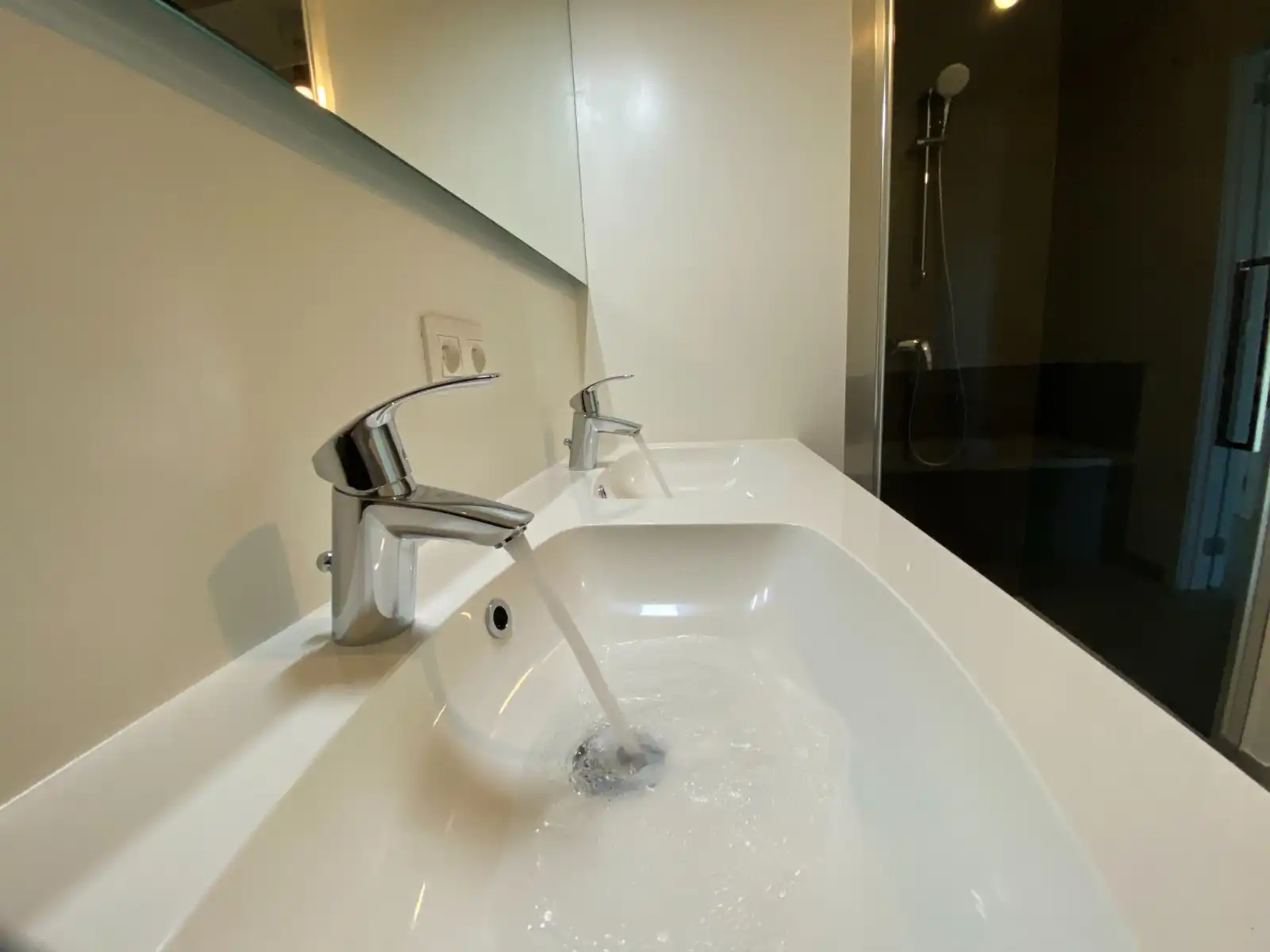 STIJLVOL NIEUWBOUWAPPARTEMENT MET 2 SLAAPKAMERS EN ZONNETERRASSEN – TOPLIGGING IN WAREGEM foto 9