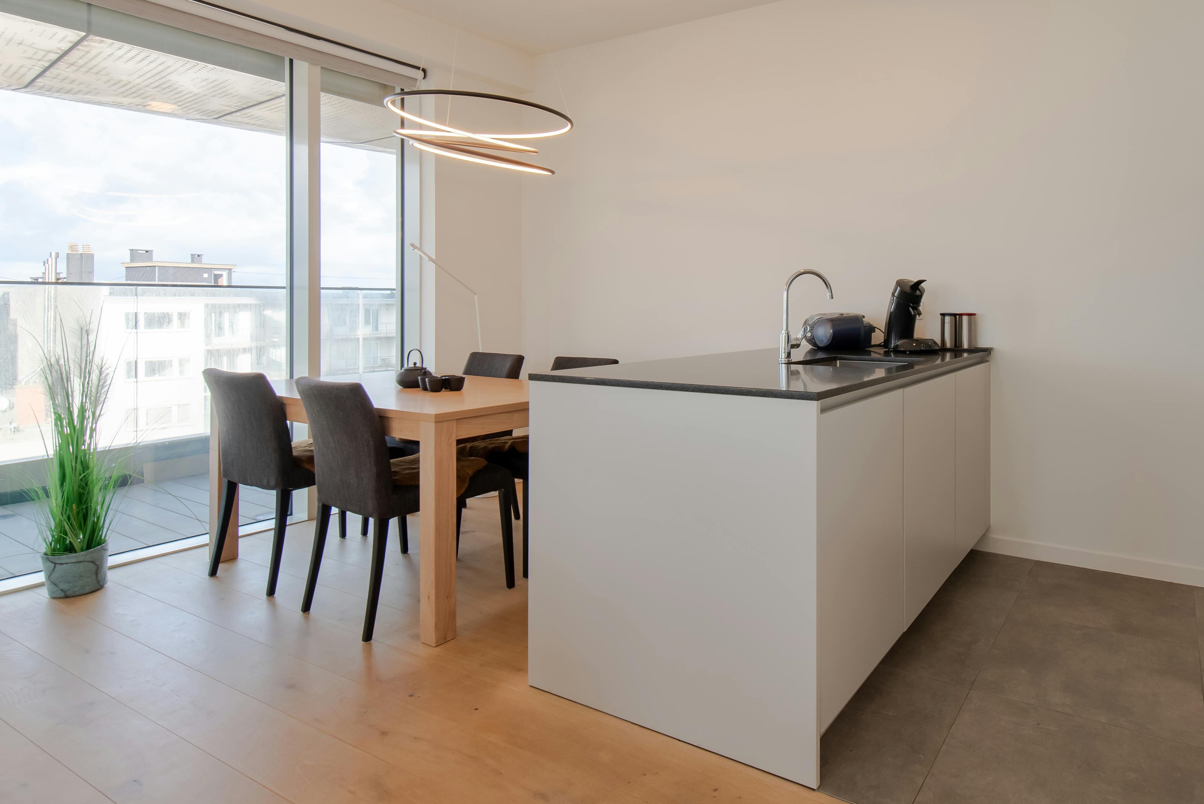 Prachtig 2 slaapkamer appartement met zicht op zee  foto 4
