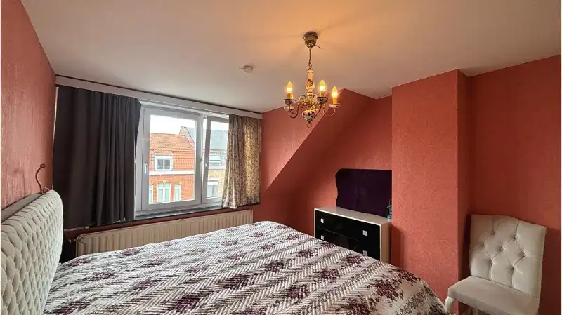 Comfortabele 3-slaapkamerwoning met tuin en dubbele garage te koop in Brugge foto 7