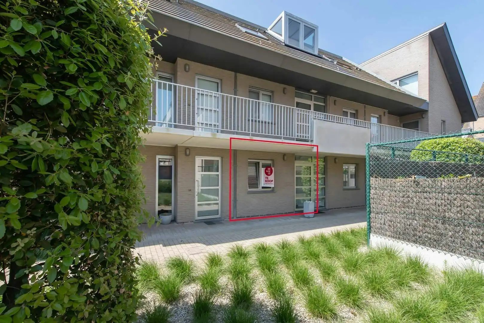 Gelijkvloers appartement met tuin te koop op rustige locatie foto {{pictureIndex}}