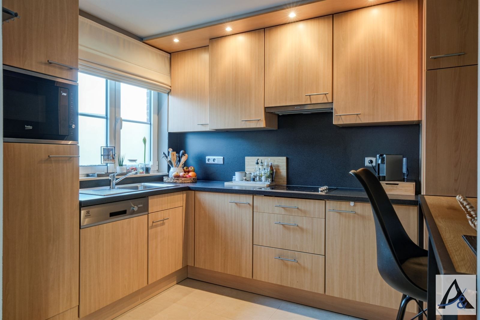 Ruim Gelijkvloers Appartement van 107 m² met twee autostaanplaatsen foto 9