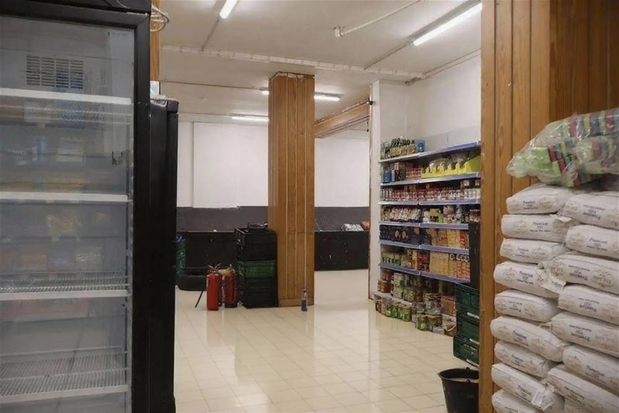 Polyvalente handelsruimte te midden van bruisende handelstraat foto 4