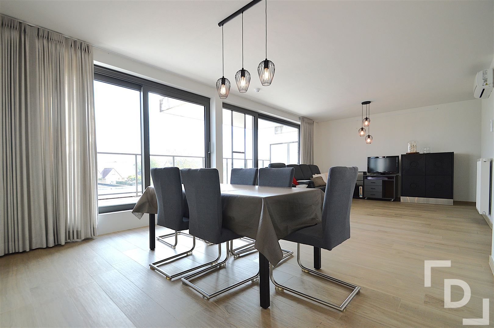 Recent appartement met ruim terras en garage te huur in Ieper. foto 6