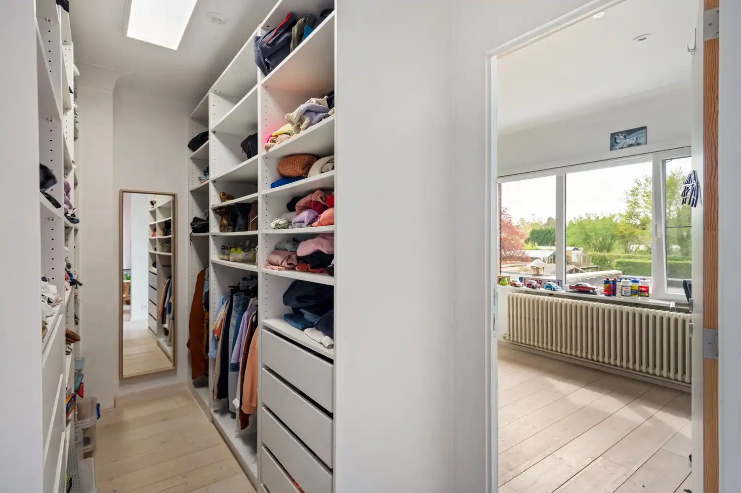 Instapklare woning met magazijn, 4 slaapkamers en 2 badkamers te Ranst! foto 22