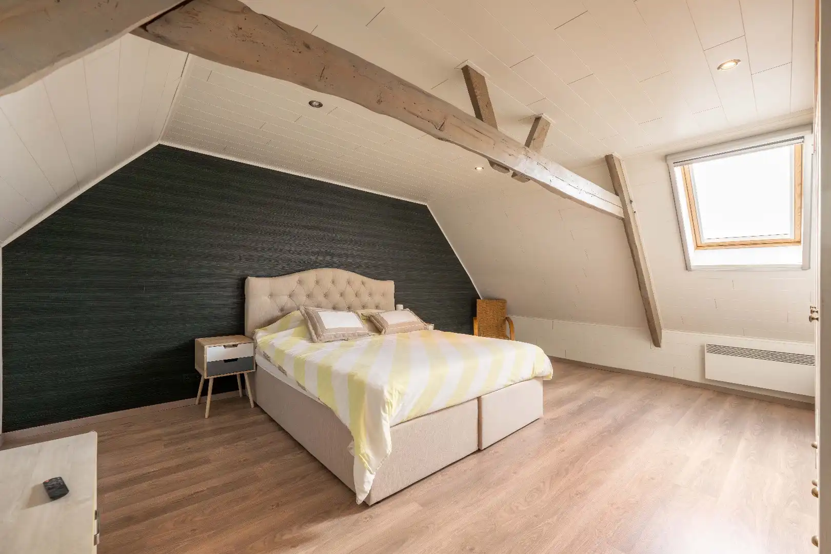 RUIME GEZINSWONING | 4 SLPKS | 2 BADKS | DUBBELE GARAGE & TOEGANG ACHTEROM  foto 16