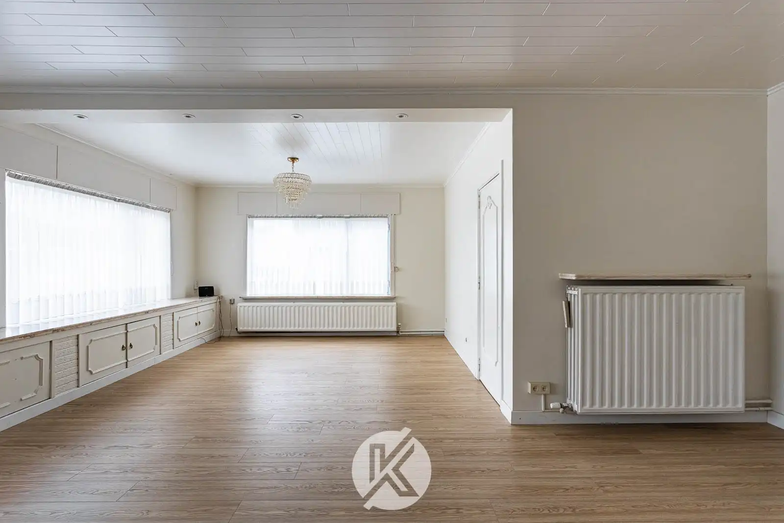 Solide halfopen gezinswoning nabij centrum foto 4