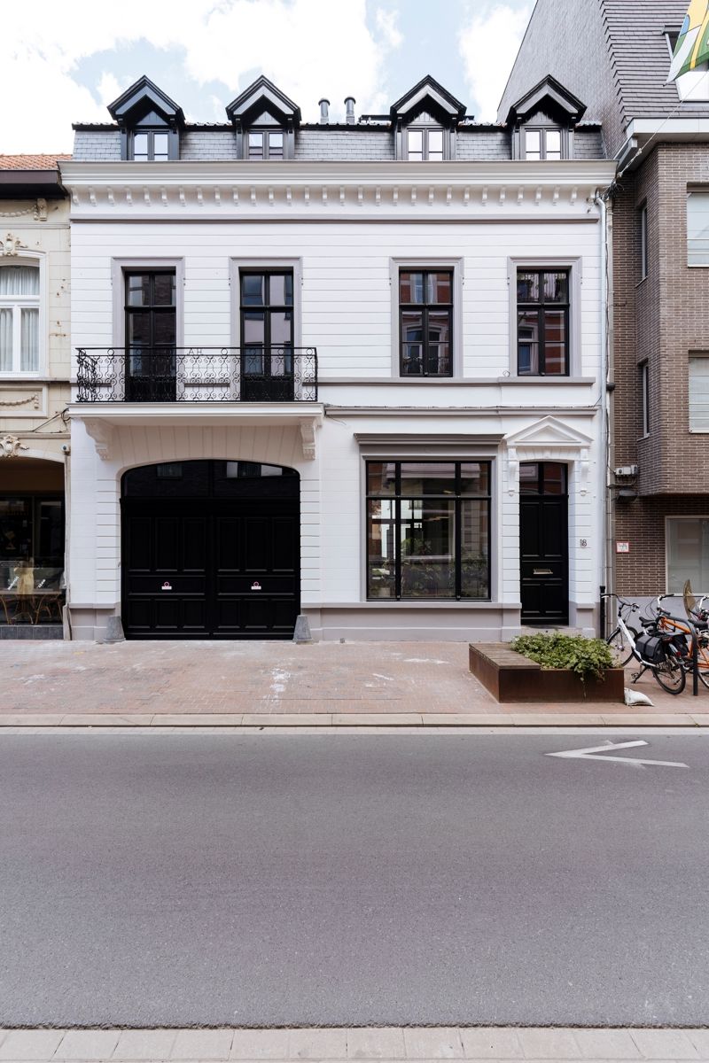 Prachtig gerenoveerd herenhuis in hartje Roeselare foto 2