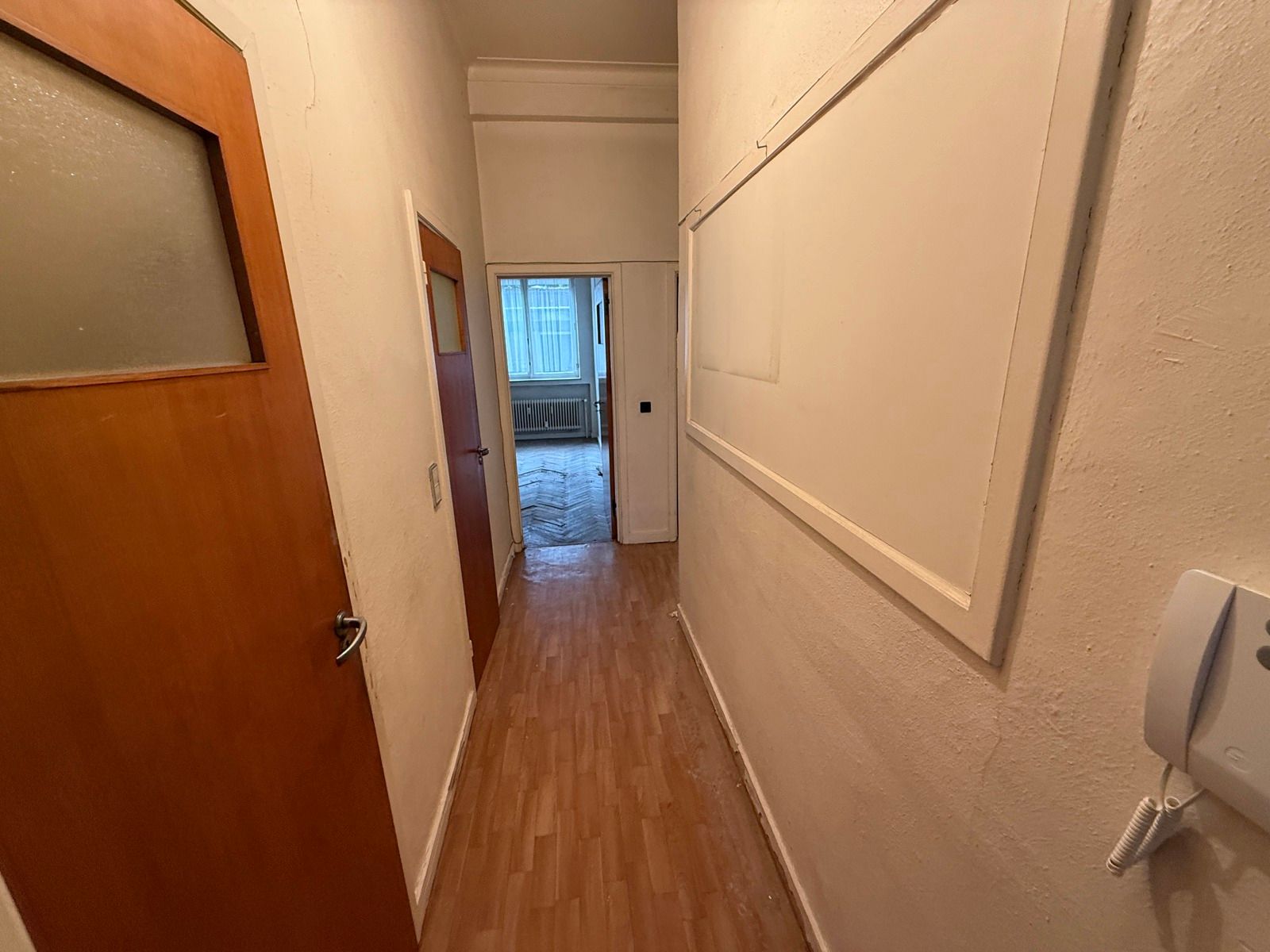 Te renoveren gelijkvloers appartement met 2 slaapkamers foto 5