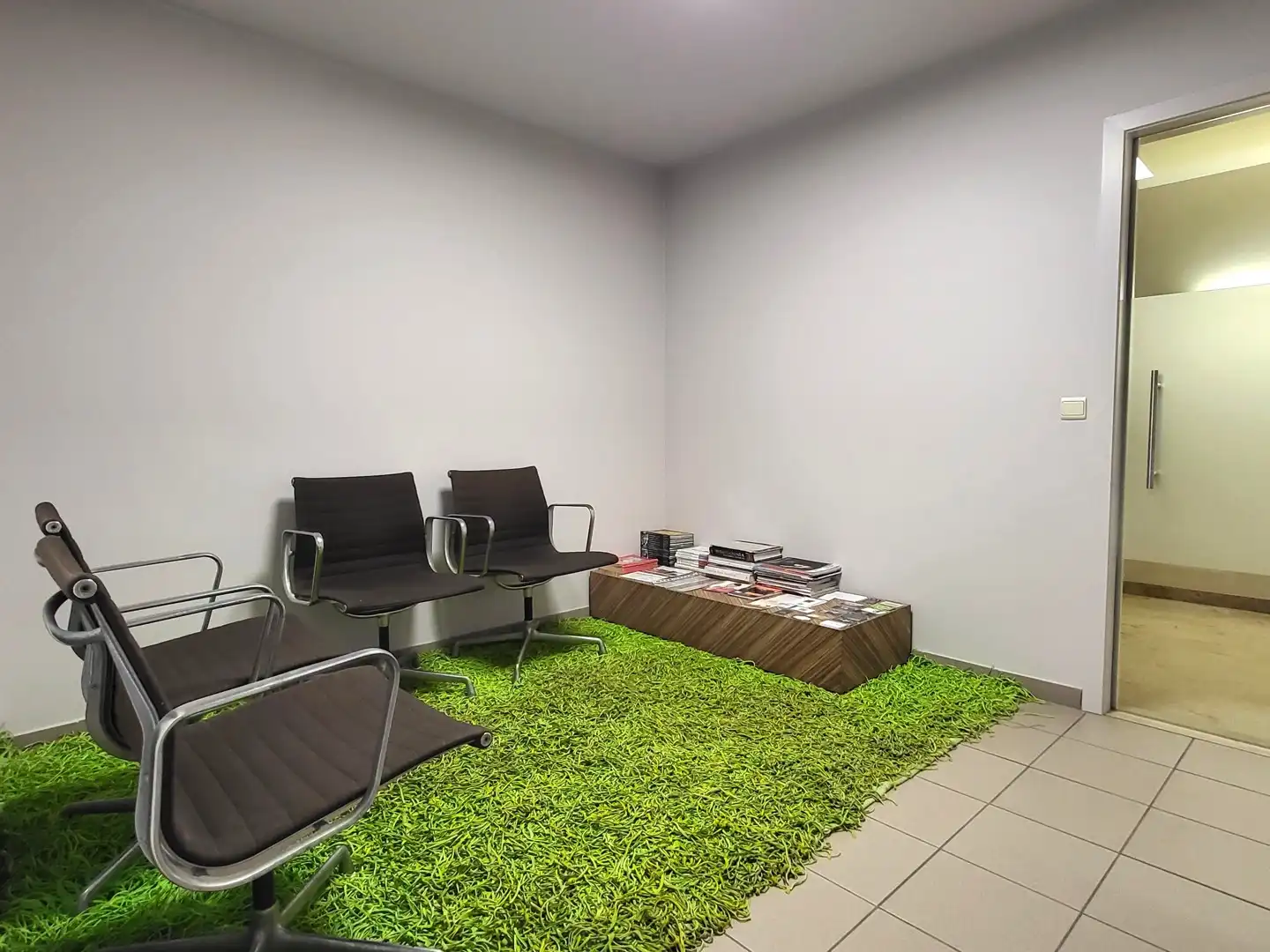 Exclusief wonen & ondernemen: imposante villa met volwaardige praktijk en aparte toegang op commerciële topligging, een perceel van 1.139 m² en met maar liefst 532 m² bewoonbare oppervlakte. foto 34