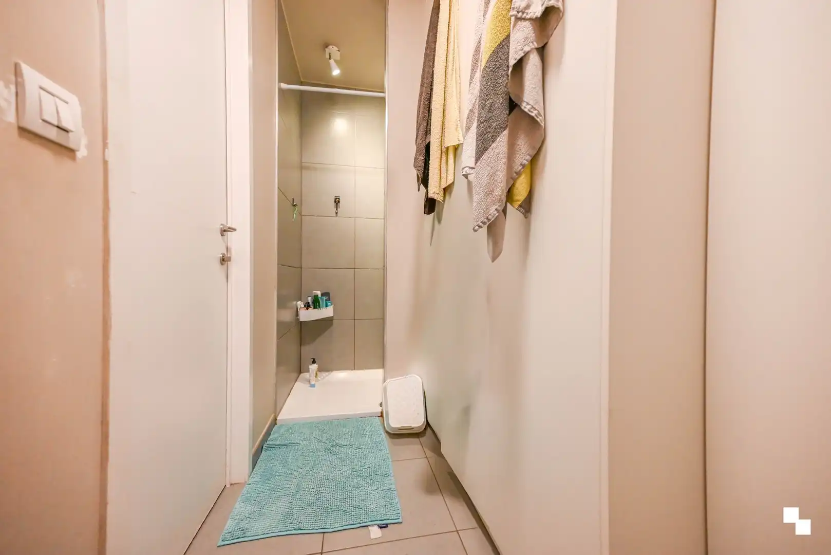 Recent gelijkvloers appartement met 2 slaapkamers en carport foto 10