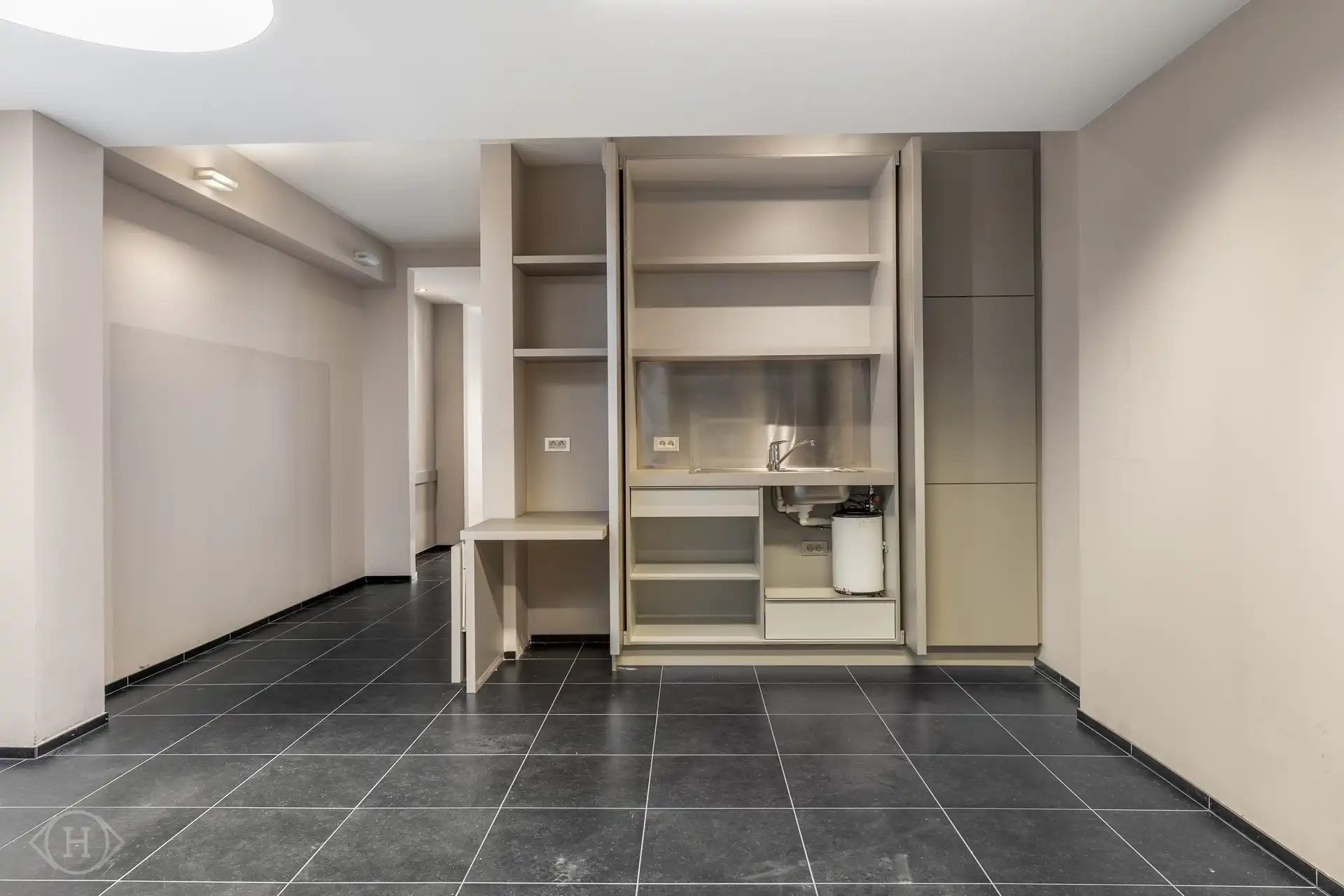 Opbrengsteigendom: Ruim kantoor + duplexappartement foto 11