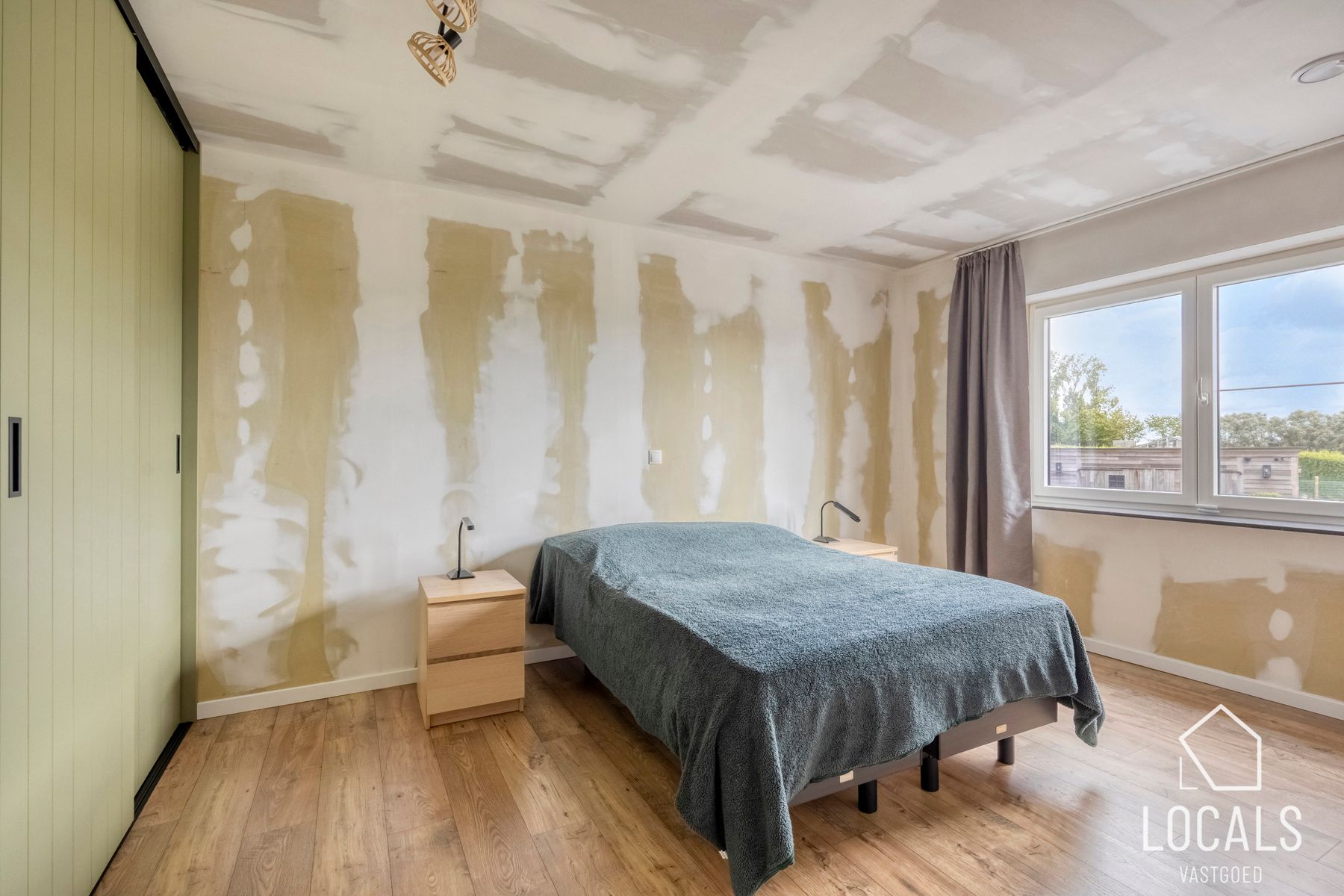 Recente woning (2018) met prachtige tuin en ruime garage foto 15