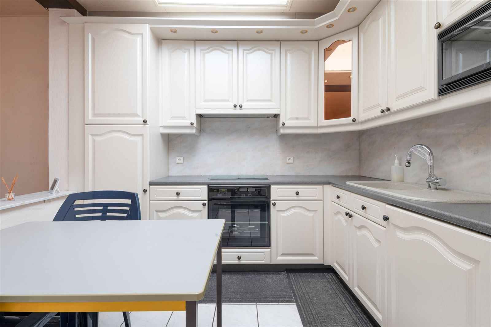 Charmante woning met stadstuin in het hart van Zottegem! foto 5