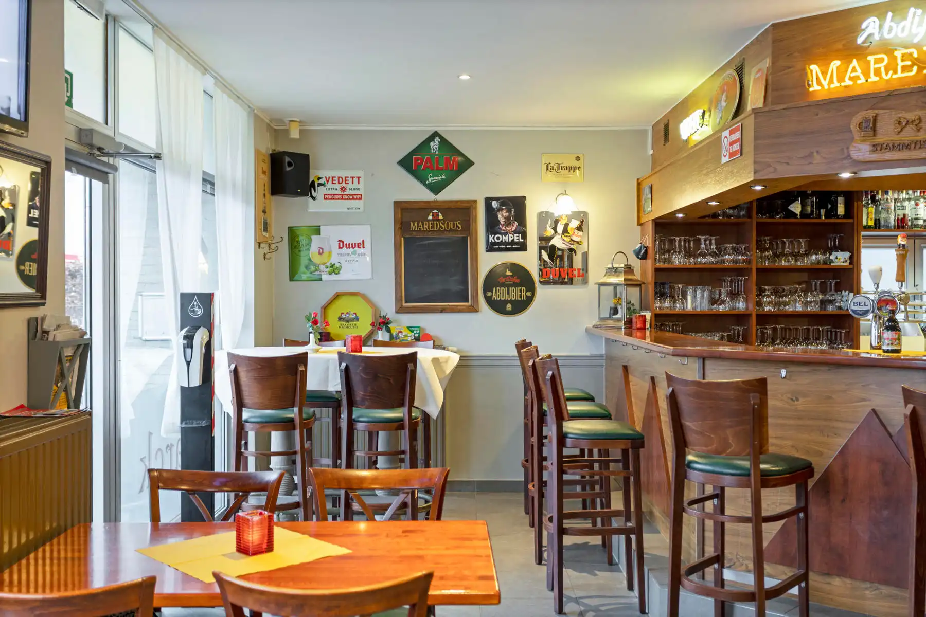 Ruim handelspand + 2 vakantiewoningen. foto 6