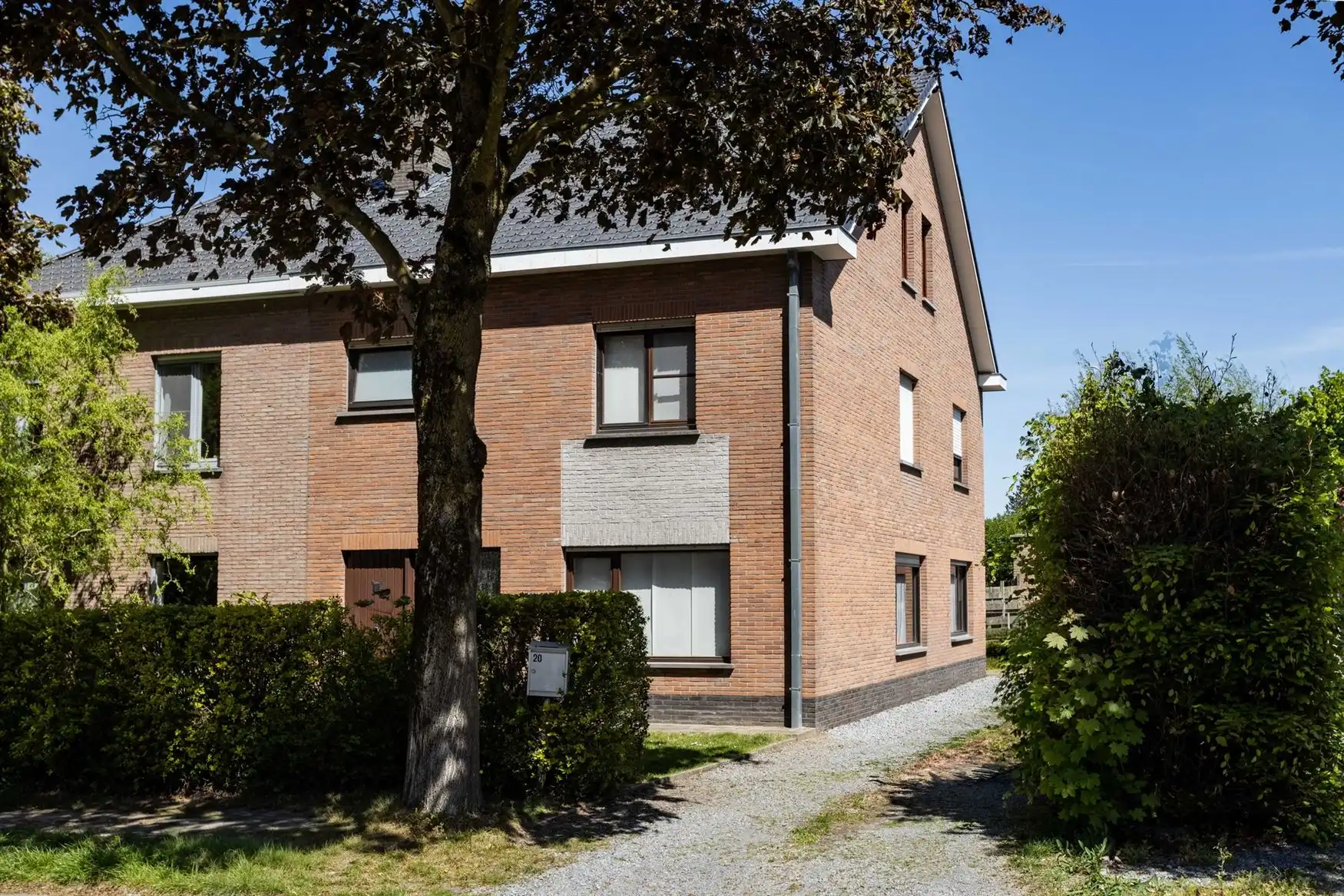 Ruime gezinswoning met 4 slaapkamers op toplocatie in Drongen foto 2