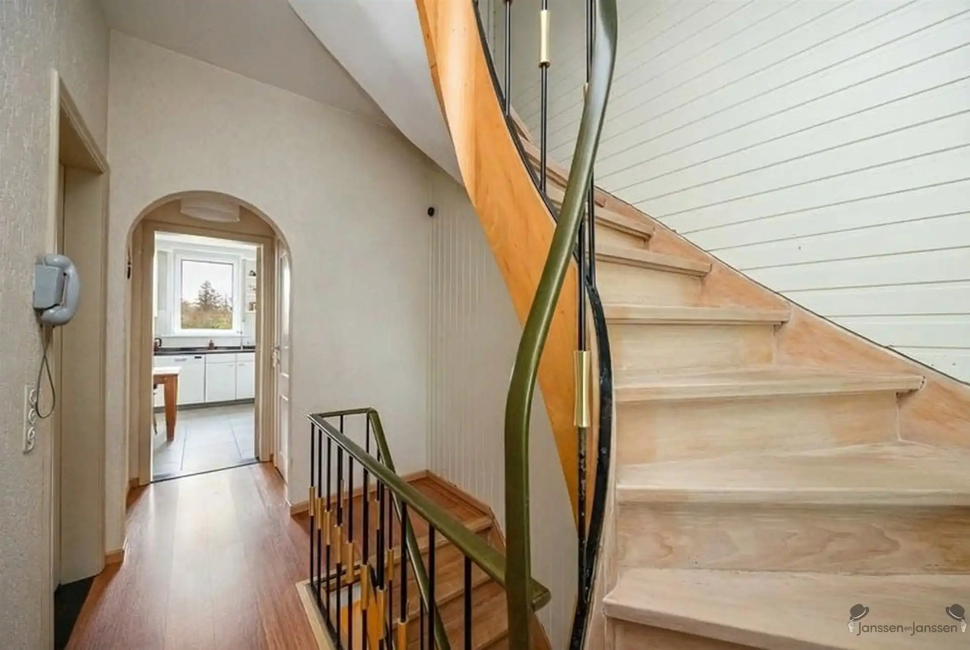 Gezellige woning met 3 slaapkamers en tuin in centrum Brasschaat foto 6