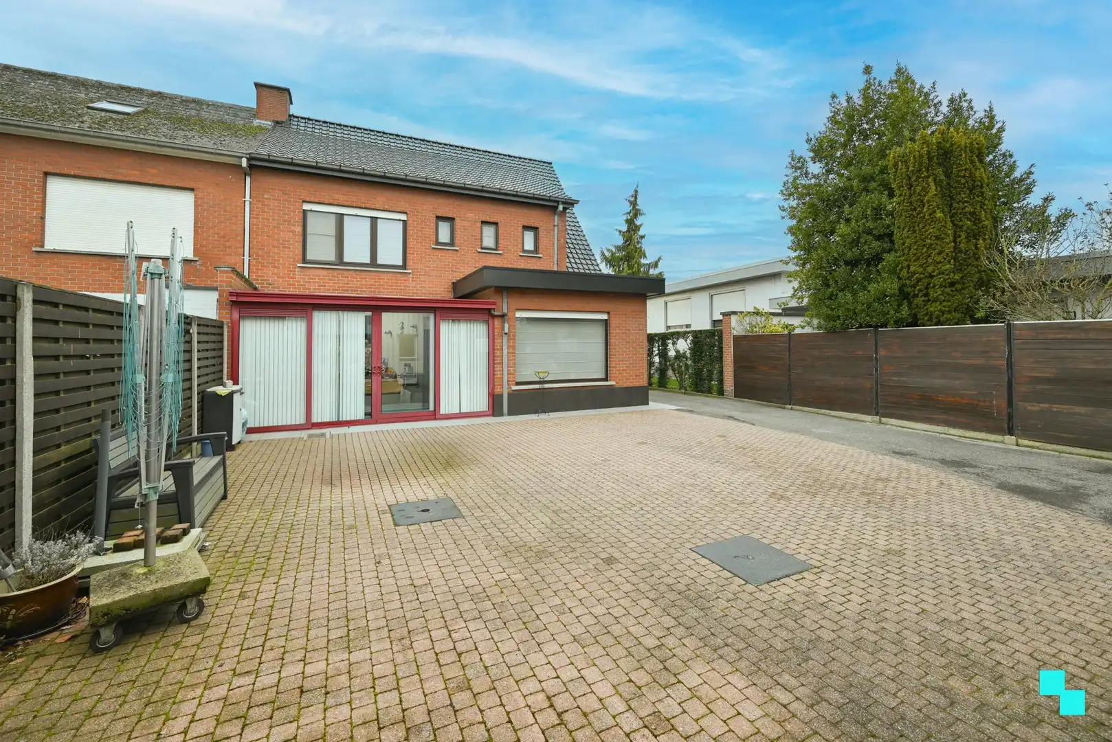 Ruime woning met loods gelegen nabij het centrum van Izegem foto 3