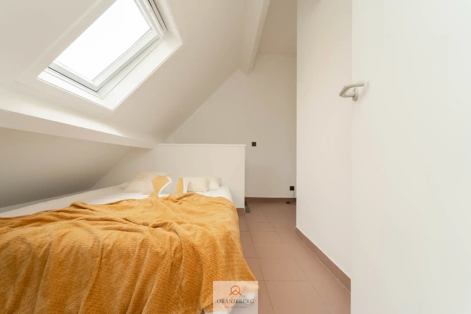 Instapklaar duplex-appartement Wondelgem! foto 16