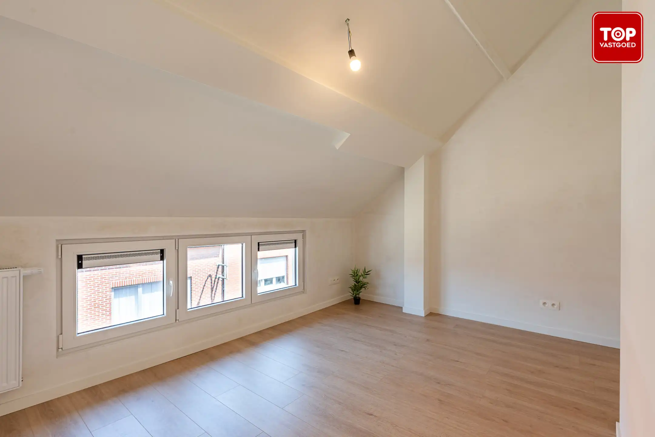 Instapklare, totaal gerenoveerde woning op toplocatie! foto 21