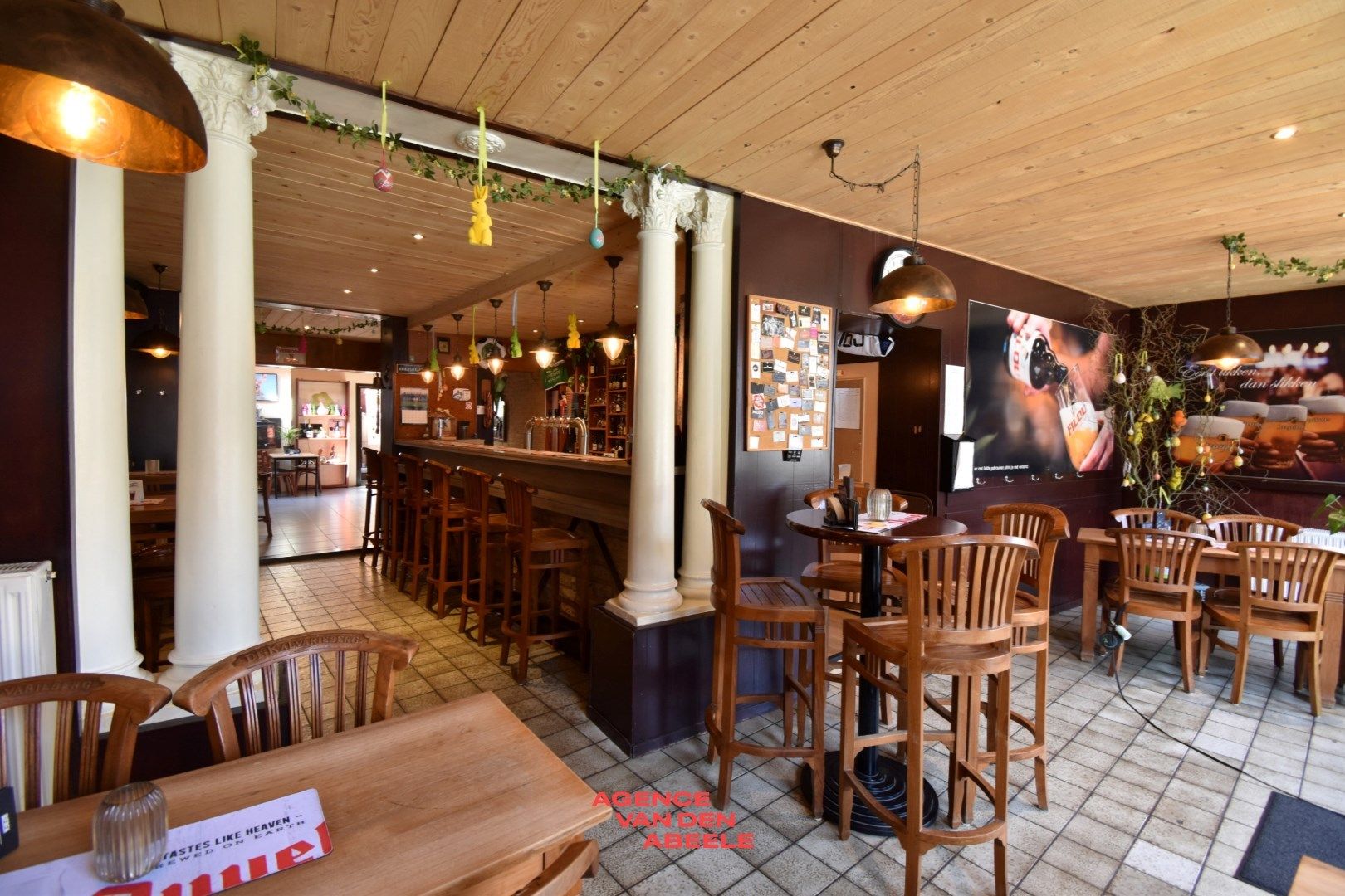 Handelspand bestaande uit eethuis met café en privé woonst foto 12