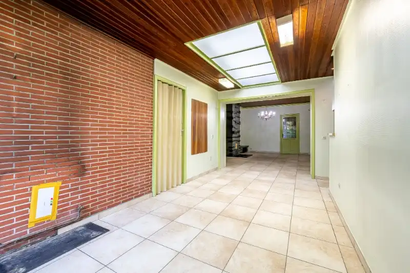 Zeer ruime, te renoveren woning met mogelijkse uitweg. foto 7
