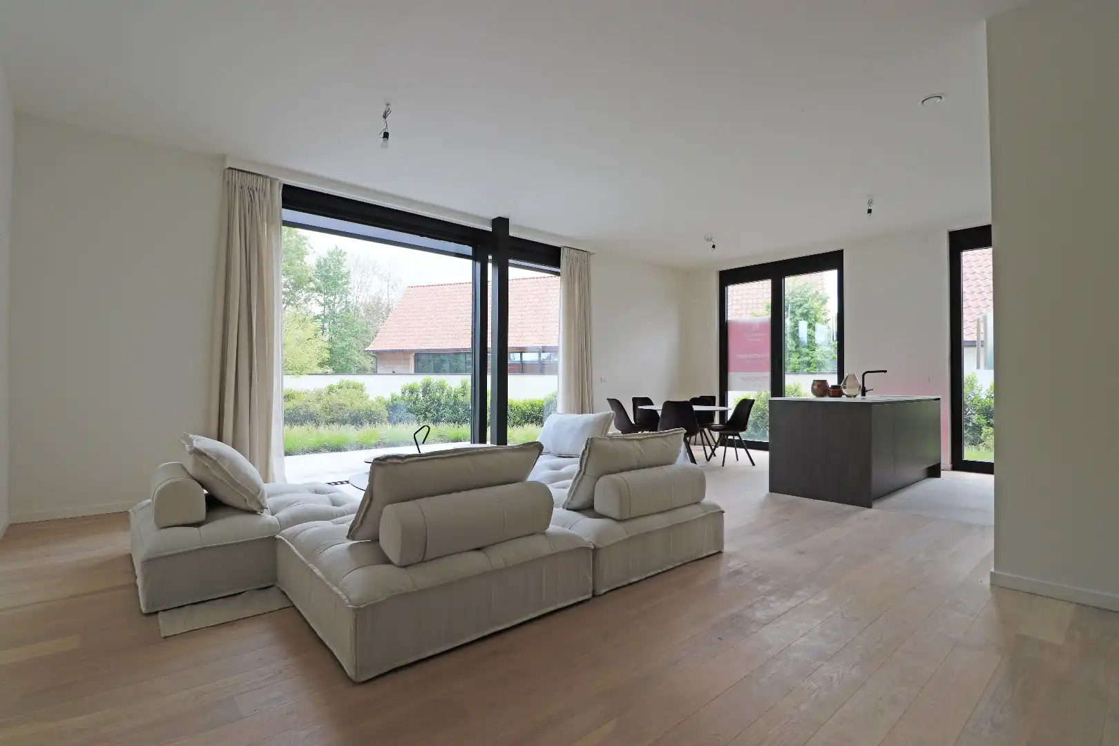 Prachtig gelijkvloers appartement foto {{pictureIndex}}