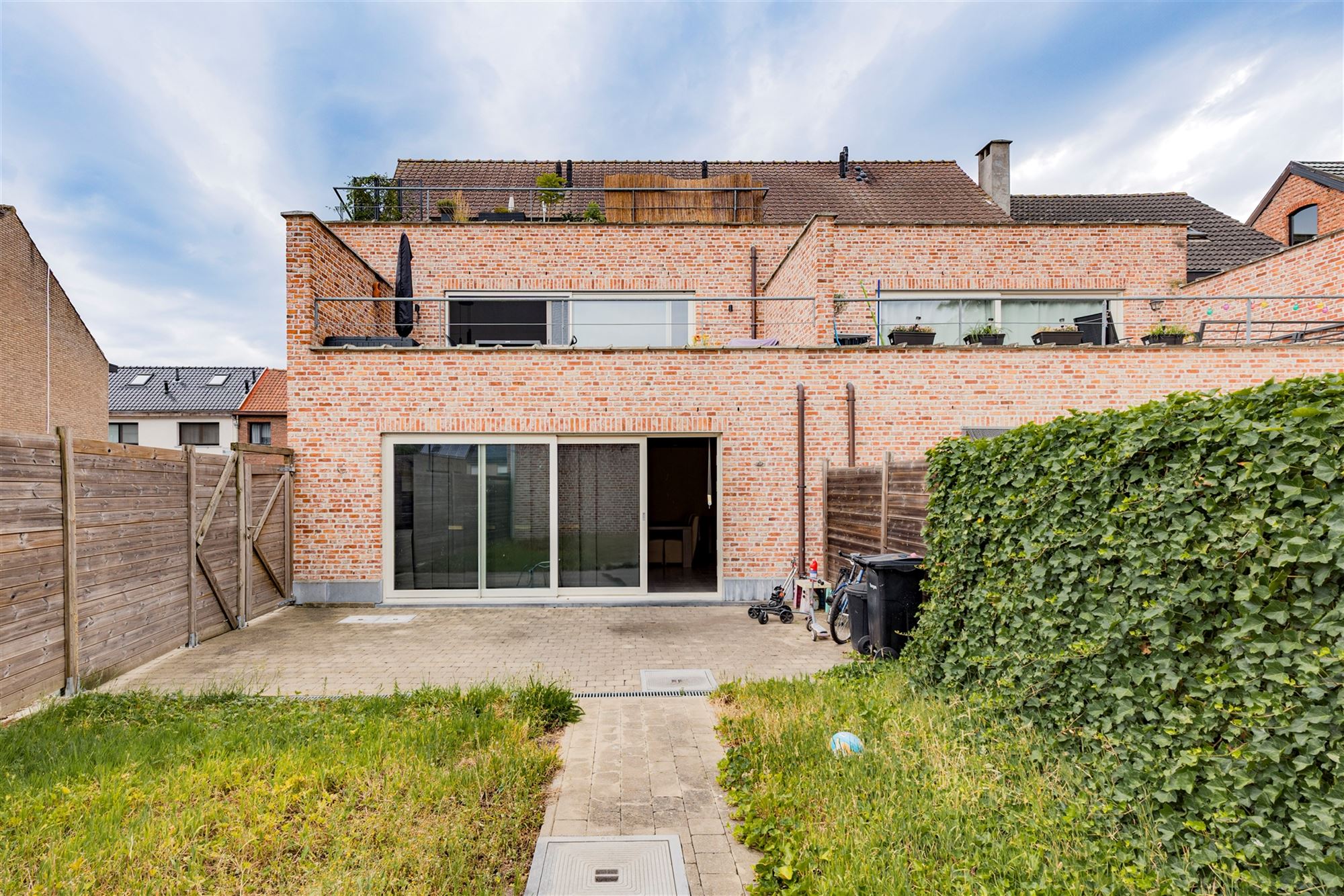 Lichtrijk appartement met 2 slpk, een tuin en garagebox in Bazel foto 9