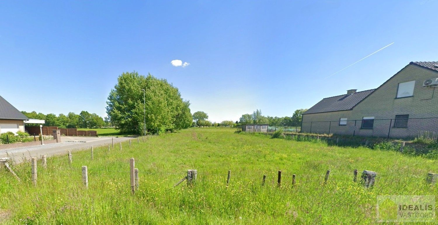 PRACHTIGE KAVEL MET GROEN VERGEZICHT (9A 35CA) OP HEERLIJK RUSTIGE LOCATIE. foto {{pictureIndex}}