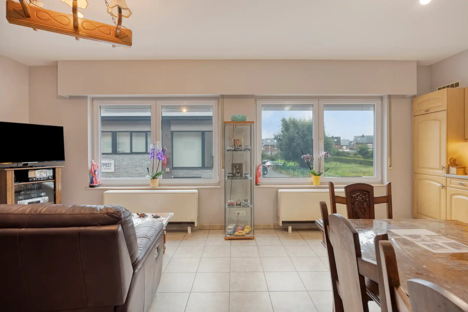 Instapklaar appartement met 2 slaapkamers en garage! foto 7