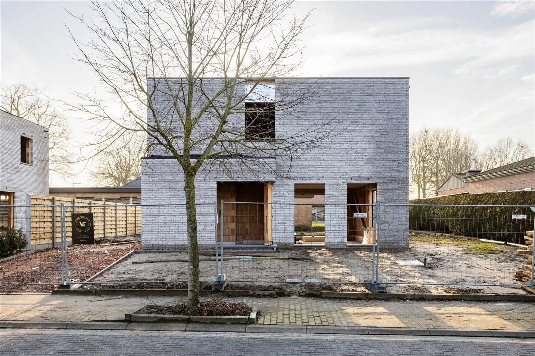 Energiezuinig wonen in het groene Lotenhulle. foto {{pictureIndex}}