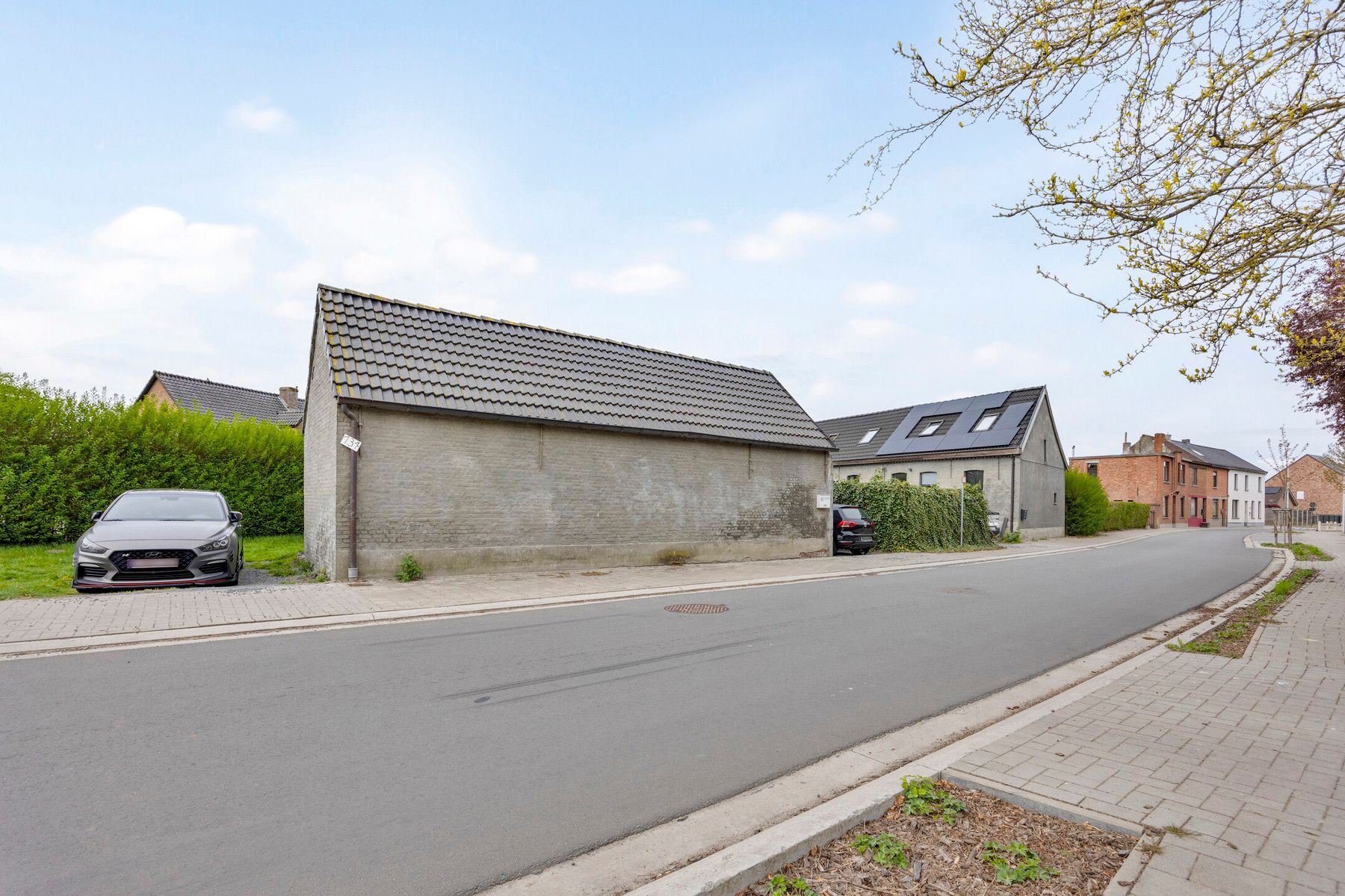 Instapklare starterswoning met parkeerplaats en hobbyruimte foto 18