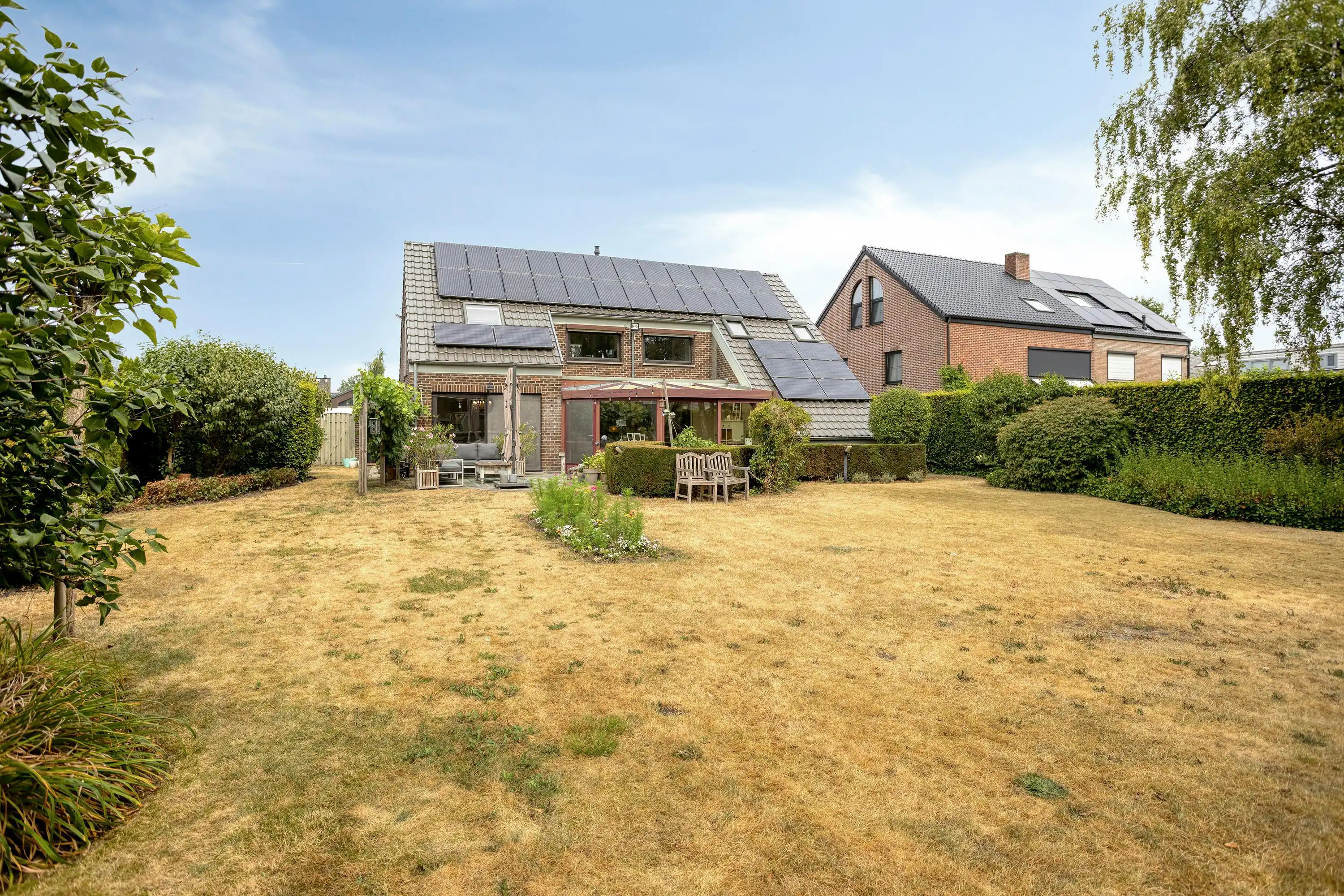 Instapklare gezinswoning met 4 slaapkamers en tuin te Kuringen foto 11