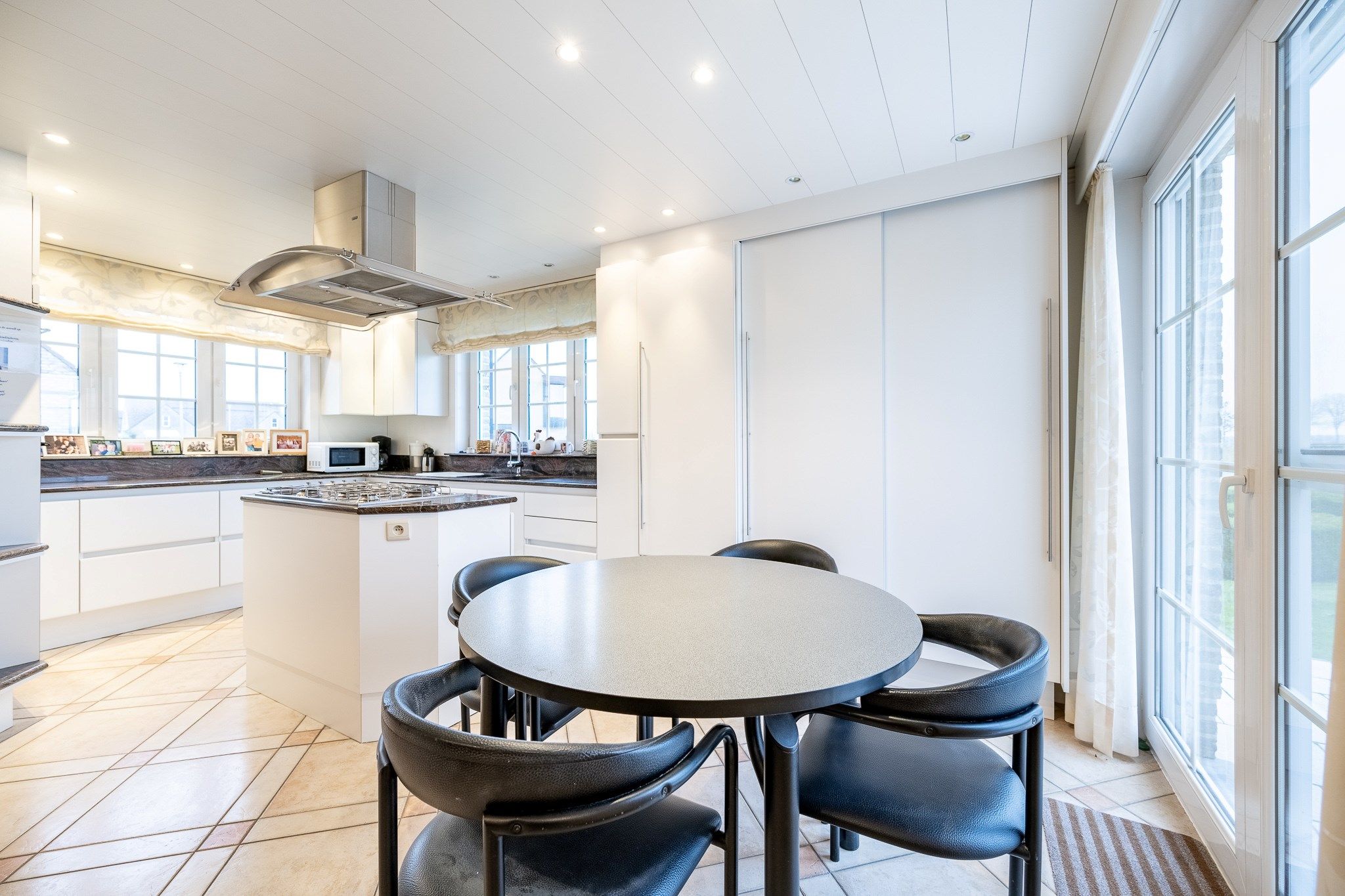 Instapklare en alleenstaande villa op 970 m² te Knokke-Heist. foto 13