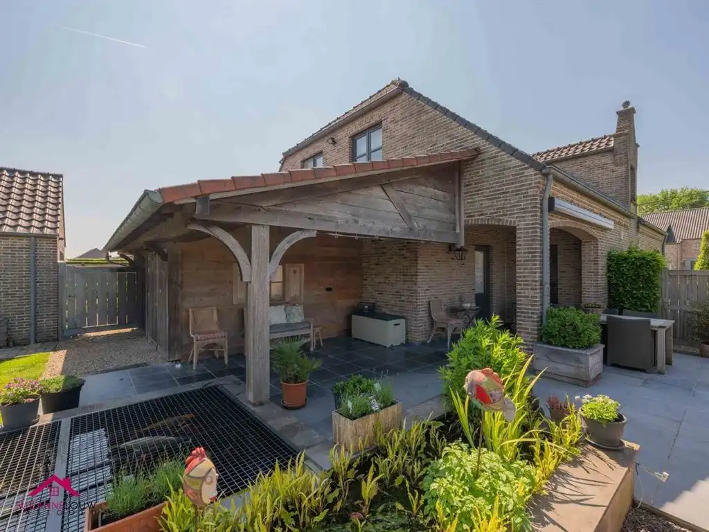Charmante vrijstaande woning met sfeervol aangelegd terras foto 8