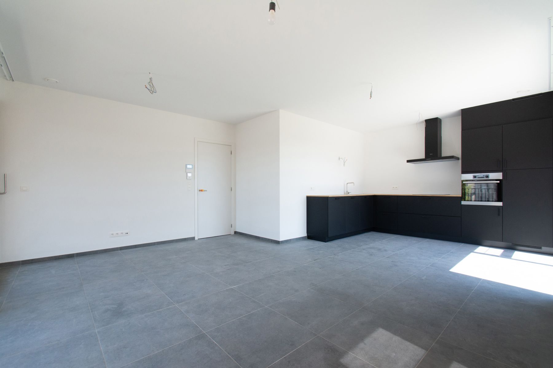 Gemeubeld en comfortabel 1slpk appt. met terras foto 3