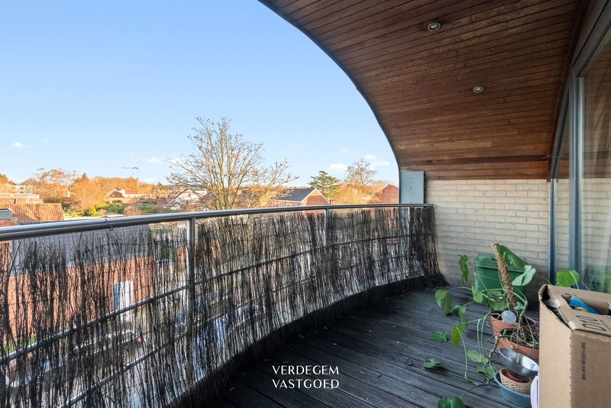 Wonen op de tweede verdieping van een kleine residentie, 2 slaapkamers, terras en garage foto 6