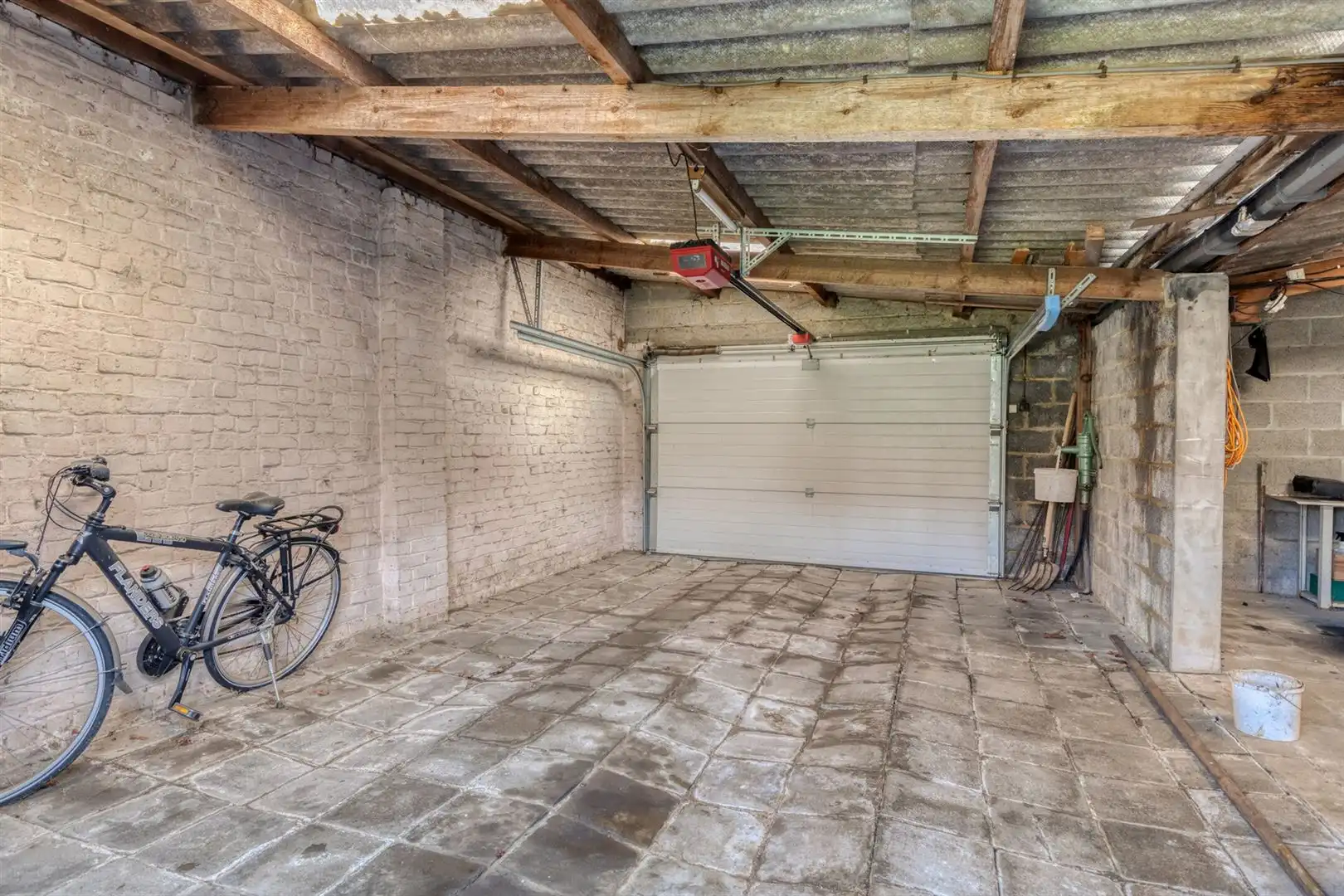 Te renoveren woning met 4 slaapkamers foto 26