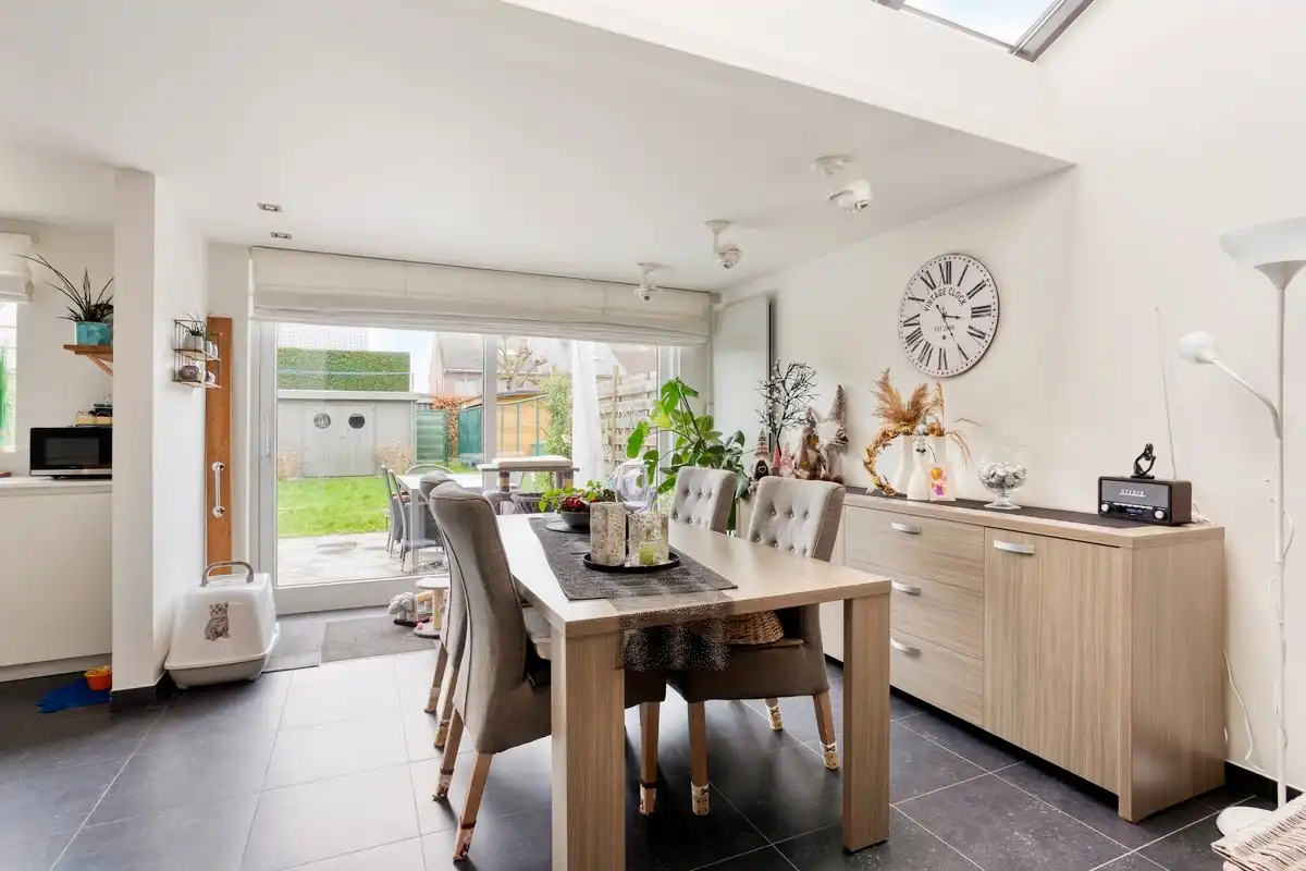 Rustig gelegen instapklare B-label gezinswoning met 5 slaapkamers, garage en zonnige tuin foto 7